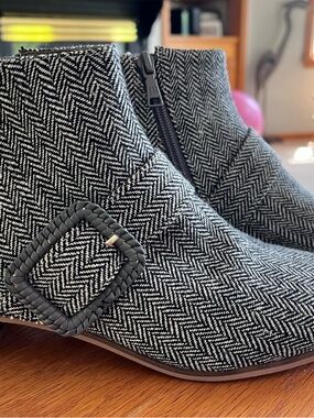 NIB Jack Roger's Izzie Herringbone booties size 9
